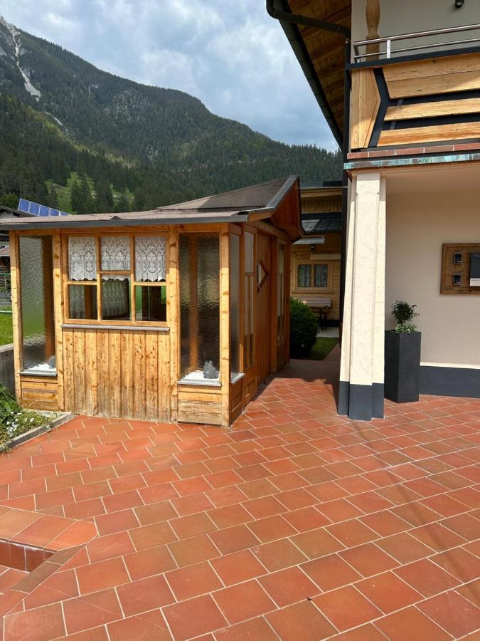 Ferienwohnungen Lodge-B Weissenbach am Lech Exterior photo