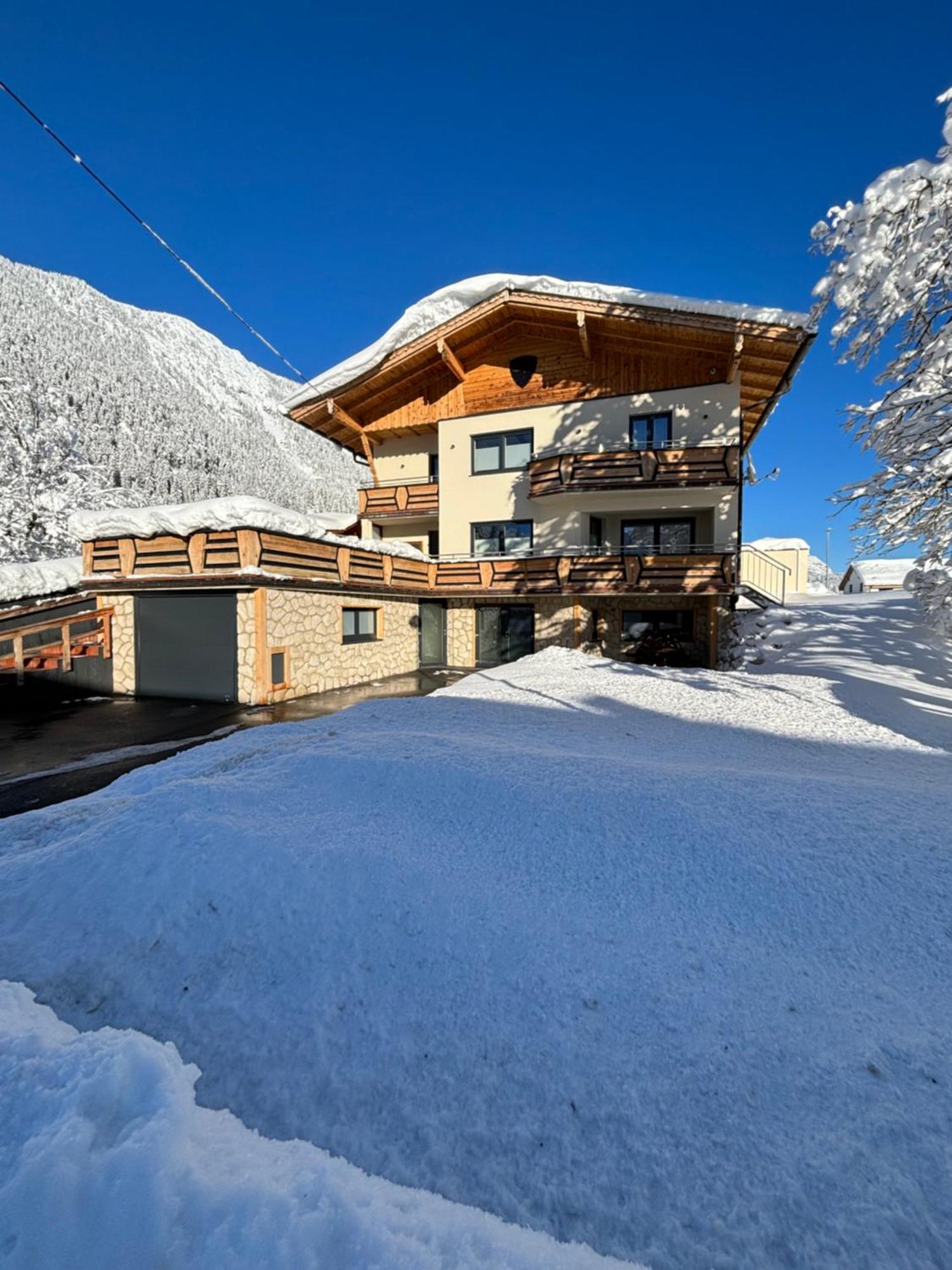 Ferienwohnungen Lodge-B Weissenbach am Lech Exterior photo