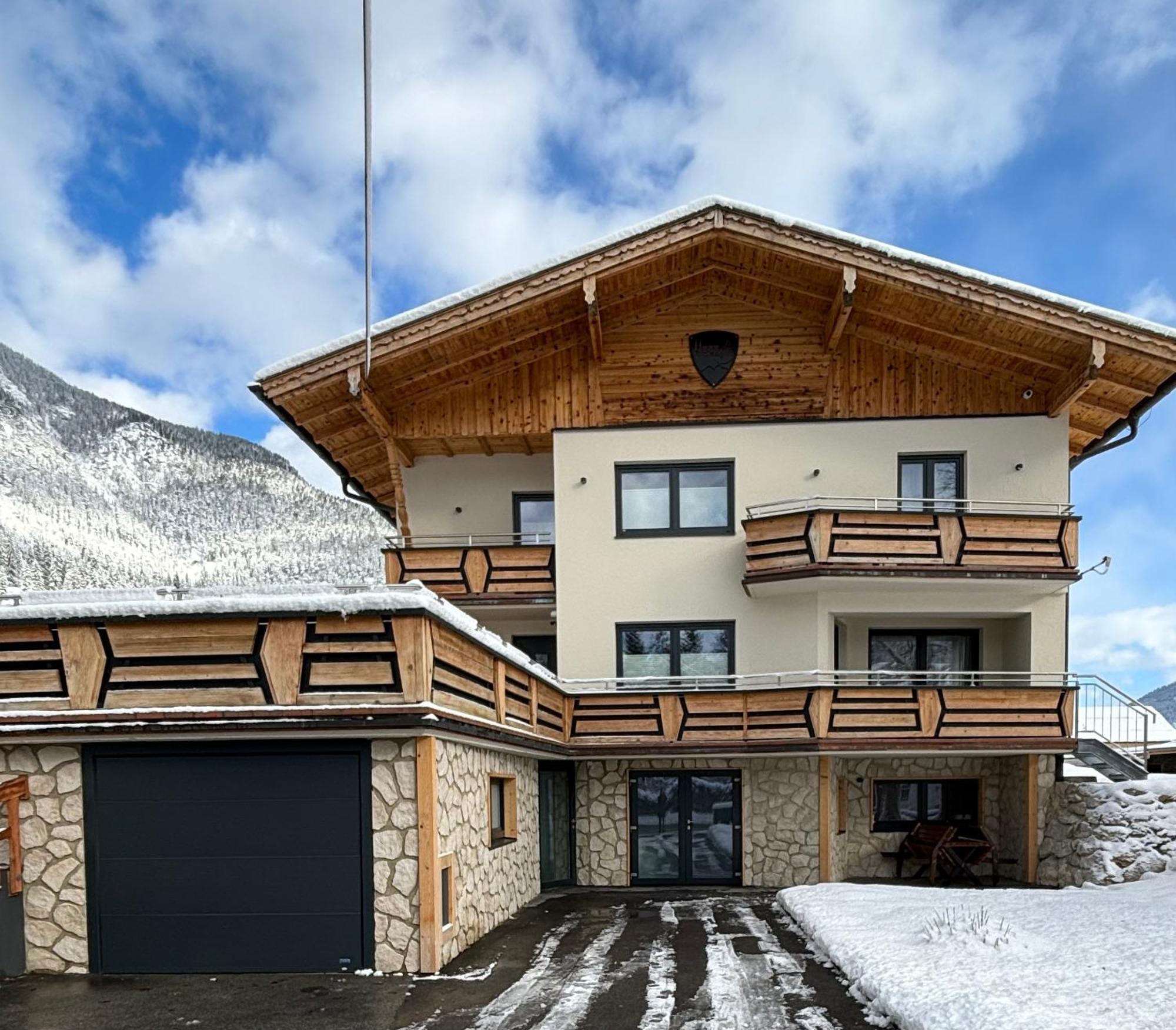 Ferienwohnungen Lodge-B Weissenbach am Lech Exterior photo