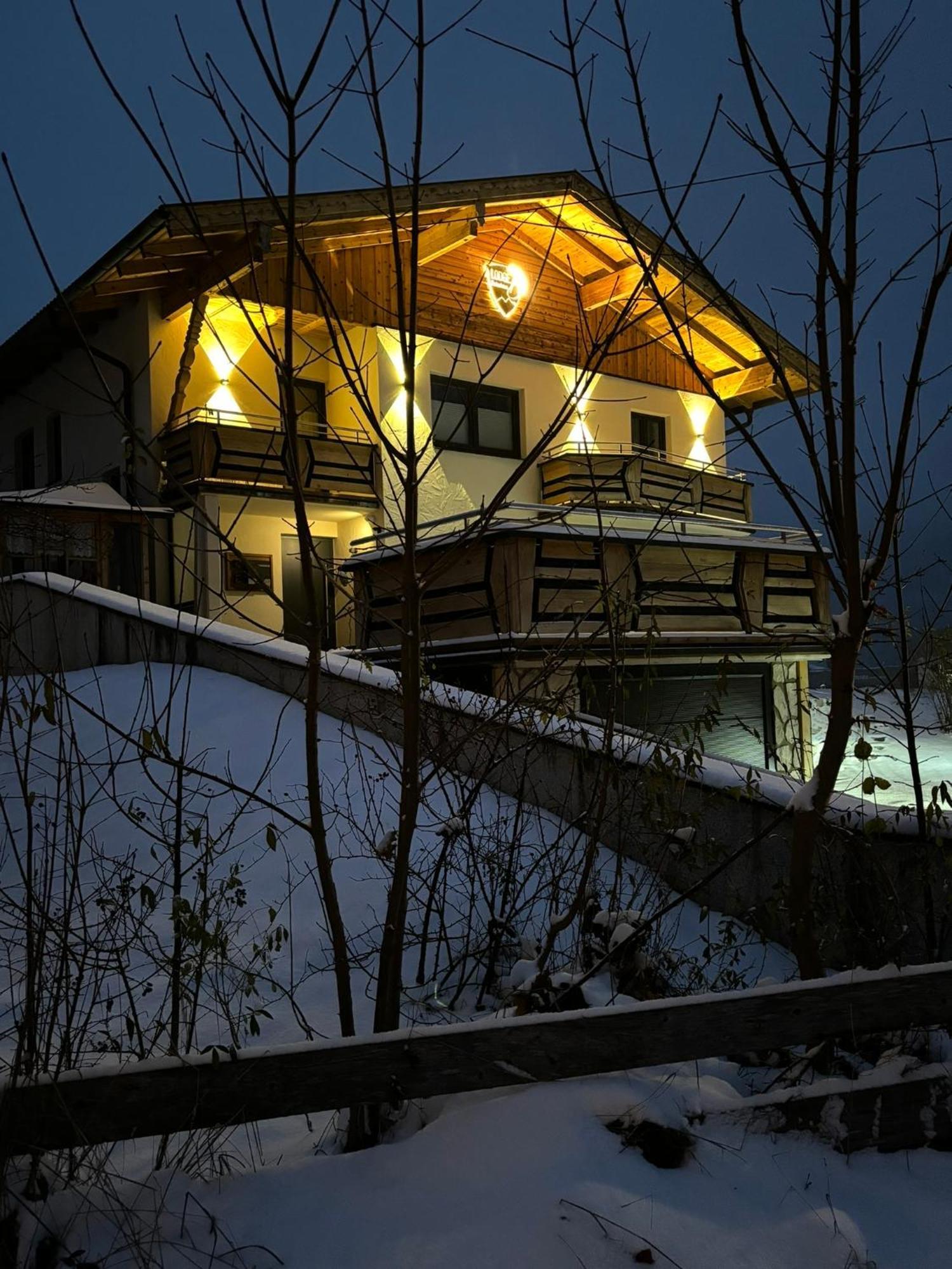 Ferienwohnungen Lodge-B Weissenbach am Lech Exterior photo